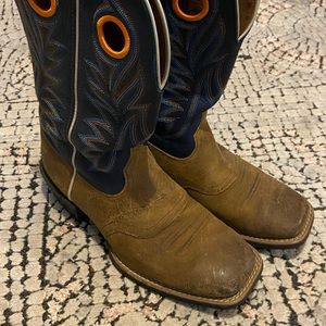 Men’s Ariat square toe boots, size 8.